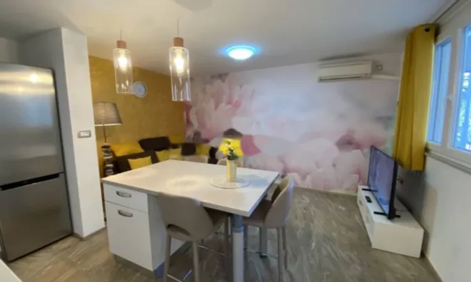 Недвижимость Двухкомнатная квартира в Центре: 4