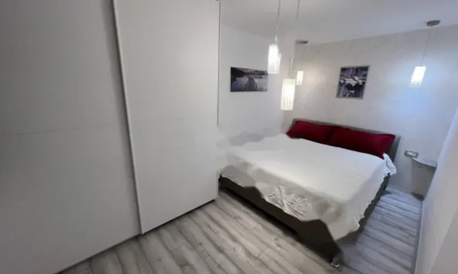 Недвижимость Двухкомнатная квартира в Центре: 8