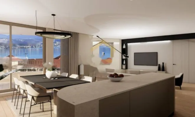 Недвижимость Четырехкомнатная квартира, Опатия: 1