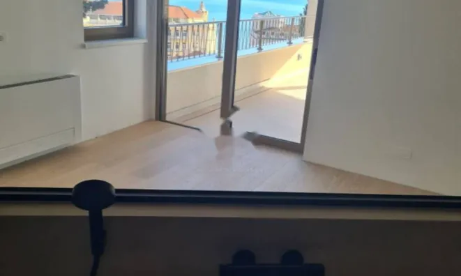 Недвижимость Четырехкомнатная квартира, Опатия: 9