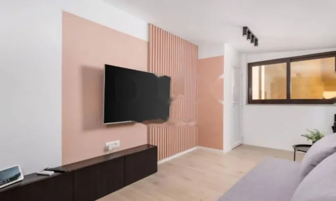 Недвижимость Трехкомнатная квартира в центре: 3