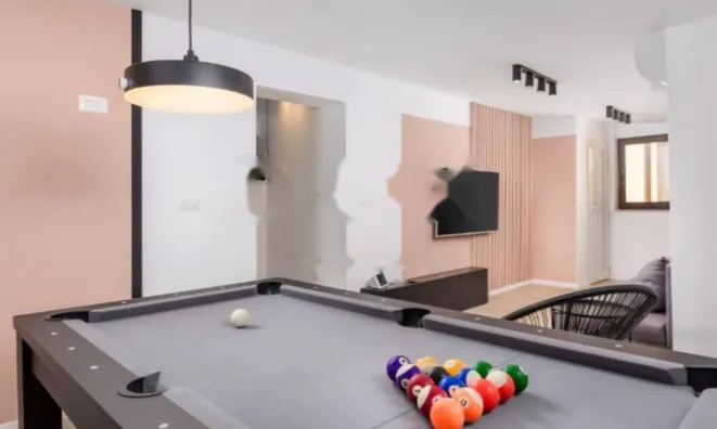 Недвижимость Трехкомнатная квартира в центре: 4