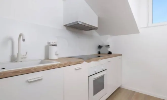 Недвижимость Трехкомнатная квартира в центре: 8