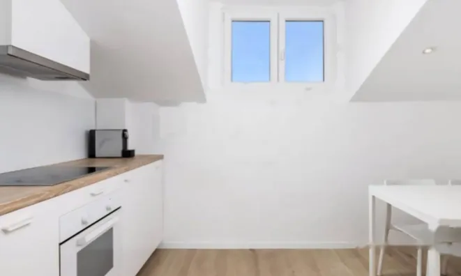 Недвижимость Трехкомнатная квартира в центре: 9