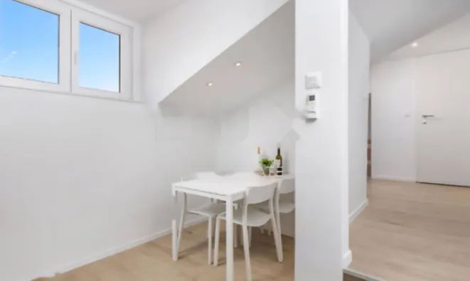 Недвижимость Трехкомнатная квартира в центре: 10