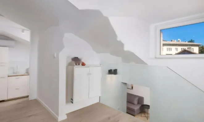 Недвижимость Трехкомнатная квартира в центре: 11