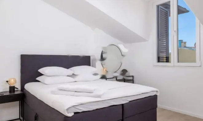 Недвижимость Трехкомнатная квартира в центре: 12