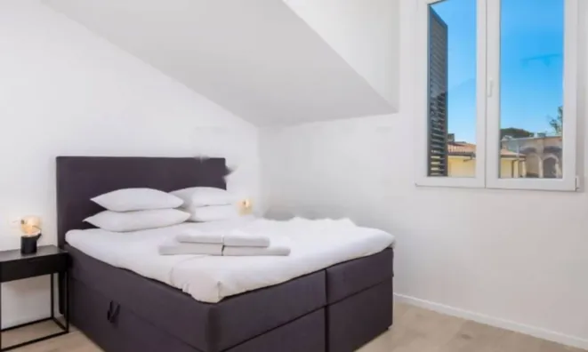 Недвижимость Трехкомнатная квартира в центре: 13