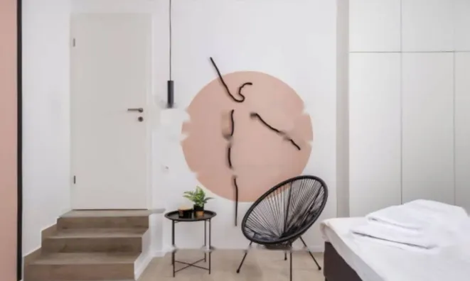 Недвижимость Трехкомнатная квартира в центре: 14