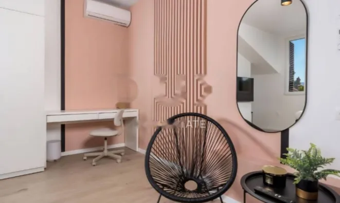 Недвижимость Трехкомнатная квартира в центре: 16