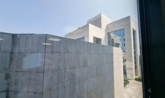 Недвижимость Офисное помещение ВТЦ Бежиград: 10