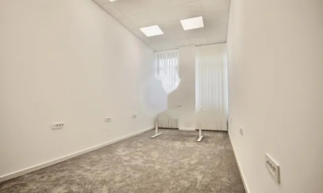 Недвижимость Офисное помещение с ресепшеном: 1