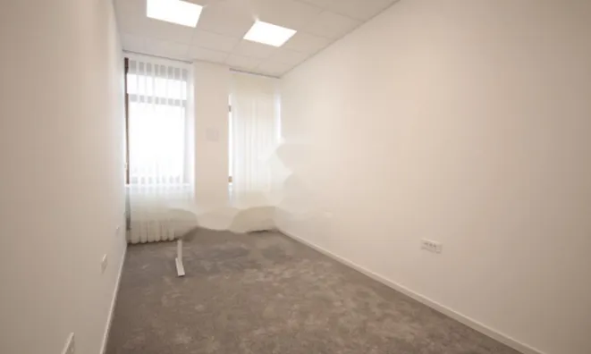 Недвижимость Офисное помещение с ресепшеном: 4
