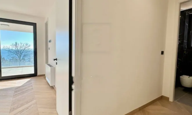 Недвижимость Четырехкомнатная квартира, Опатия: 5