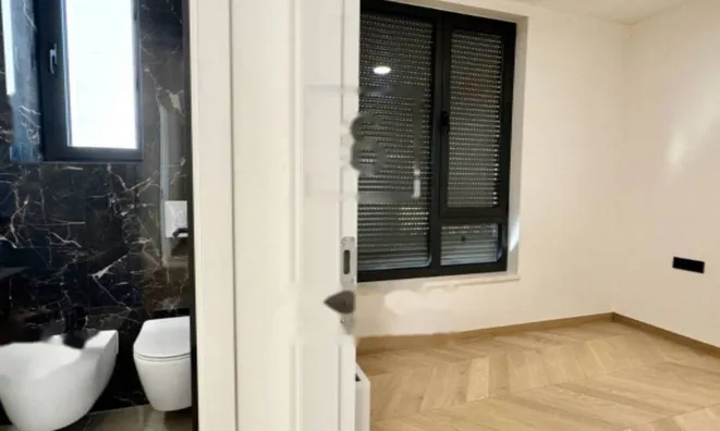 Недвижимость Четырехкомнатная квартира, Опатия: 9