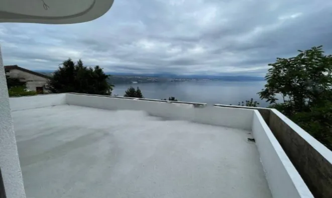 Недвижимость Трехкомнатная квартира в центре: 2