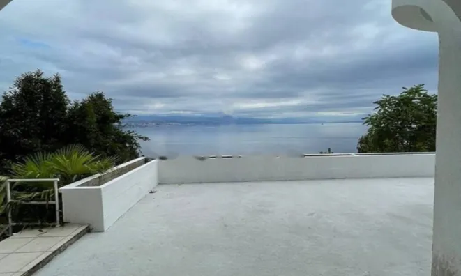 Недвижимость Трехкомнатная квартира в центре: 10