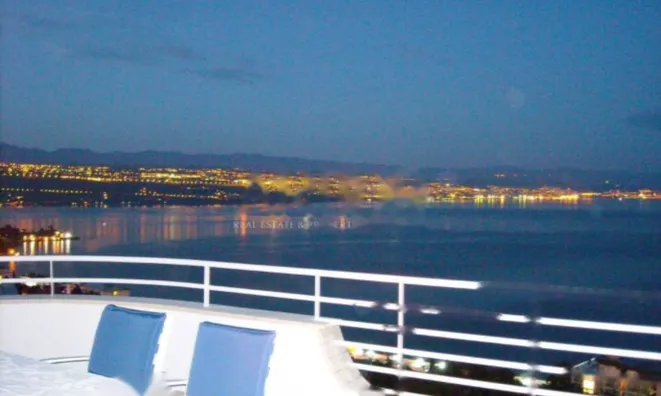 Недвижимость Квартира третий этаж, Центр: 1