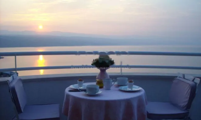 Недвижимость Квартира третий этаж, Центр: 10