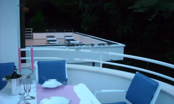 Недвижимость Квартира третий этаж, Центр: 11