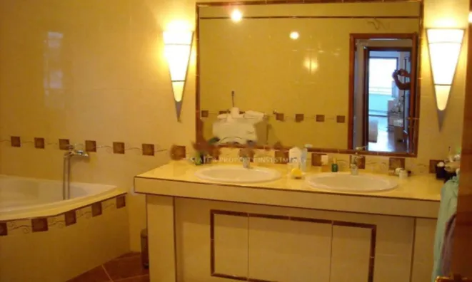 Недвижимость Квартира третий этаж, Центр: 14