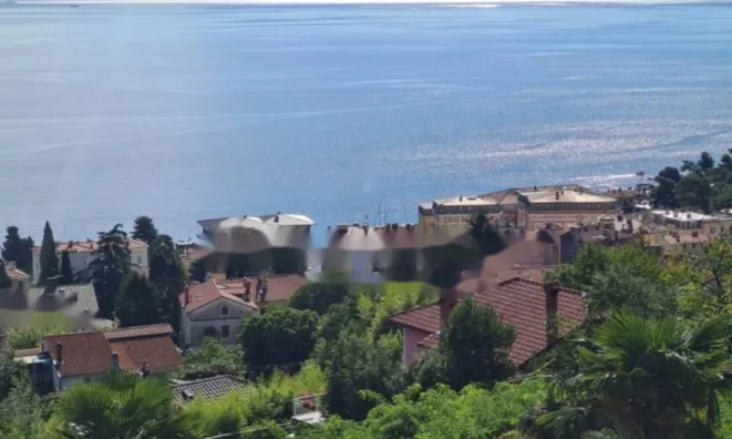 Недвижимость Трехкомнатная квартира, Центр: 1