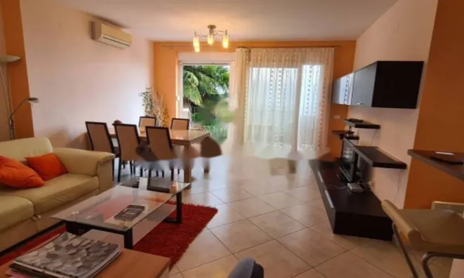 Недвижимость Трехкомнатная квартира, Центр: 2