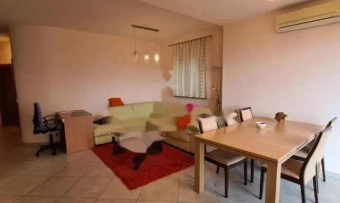 Недвижимость Трехкомнатная квартира, Центр: 4