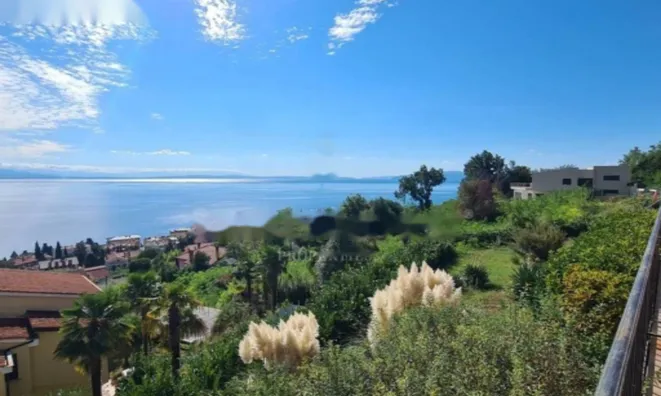 Недвижимость Трехкомнатная квартира, Центр: 11