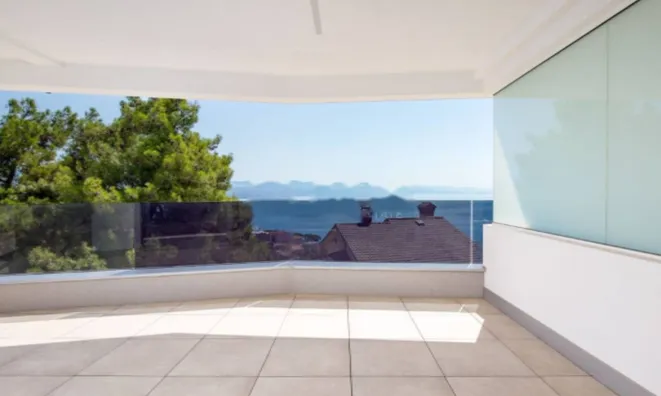 Недвижимость Трёхкомнатная квартира центр: 1