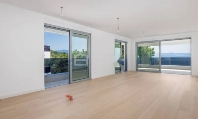 Недвижимость Трёхкомнатная квартира центр: 10