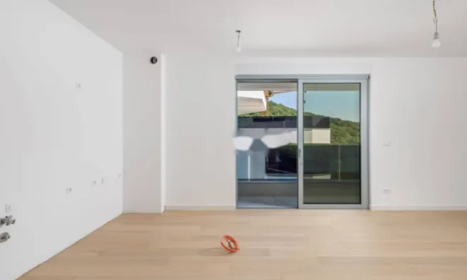 Недвижимость Трёхкомнатная квартира центр: 12