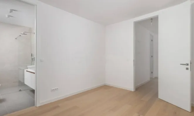 Недвижимость Трёхкомнатная квартира центр: 15