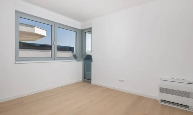 Недвижимость Трёхкомнатная квартира центр: 20