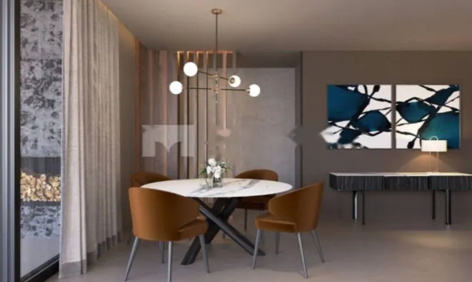 Недвижимость Трехкомнатная квартира в центре: 3