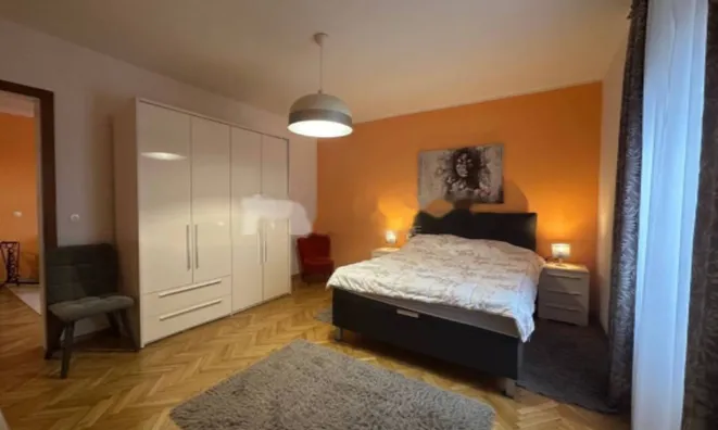 Недвижимость Четырехкомнатная квартира в центре: 1