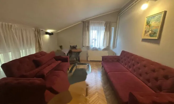 Недвижимость Четырехкомнатная квартира в центре: 4