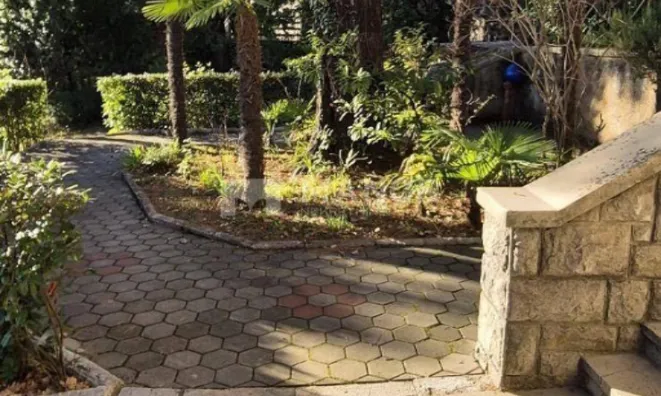 Недвижимость Четырехкомнатная квартира в центре: 8