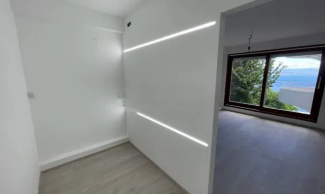 Недвижимость Трехкомнатная квартира в центре: 5