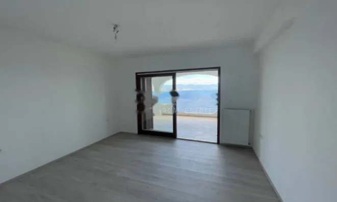 Недвижимость Трехкомнатная квартира в центре: 11