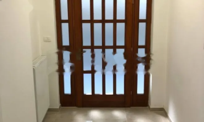 Недвижимость Трехкомнатная квартира в центре: 13