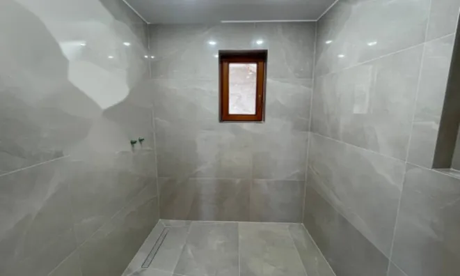 Недвижимость Трехкомнатная квартира в центре: 16