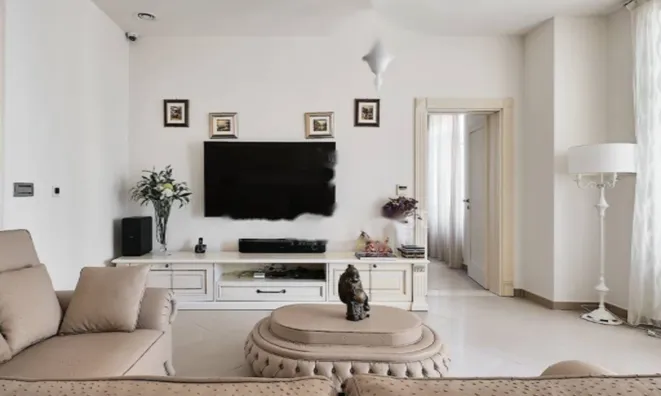 Недвижимость Трехкомнатная квартира в центре: 7