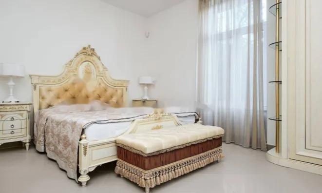 Недвижимость Трехкомнатная квартира в центре: 11