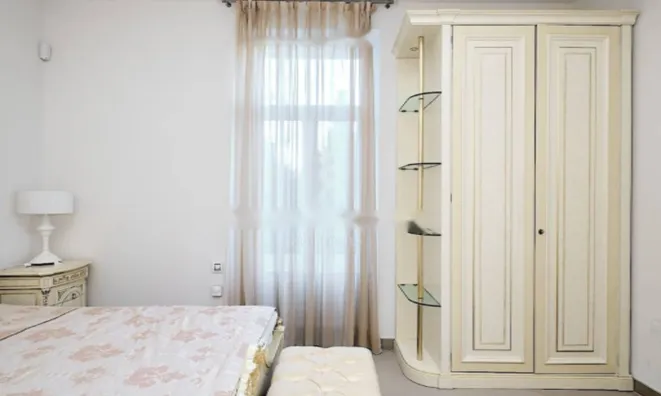 Недвижимость Трехкомнатная квартира в центре: 13