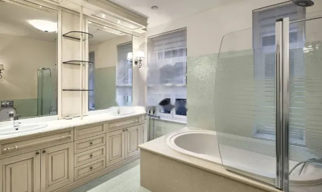 Недвижимость Трехкомнатная квартира в центре: 20