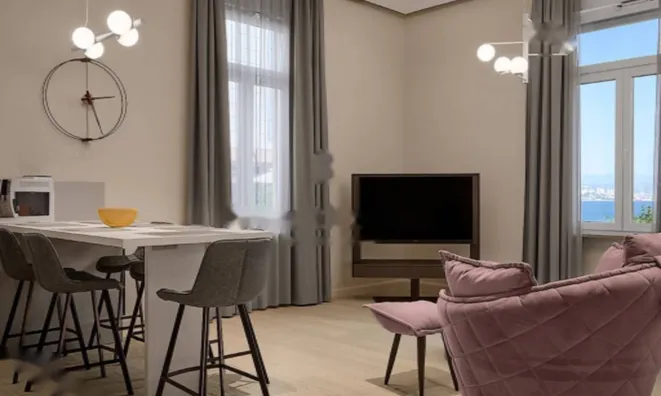 Недвижимость Трехкомнатная квартира в центре: 1