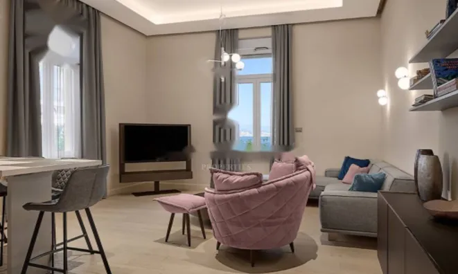 Недвижимость Трехкомнатная квартира в центре: 2