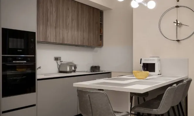 Недвижимость Трехкомнатная квартира в центре: 7