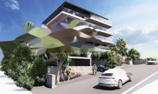 Недвижимость Трехкомнатная квартира в центре: 10